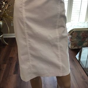 BEAUTIFUL PENCIL SKIRT IN MINT CONDITION